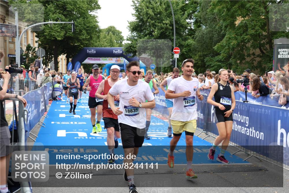 29.06.2025 - hella hamburg halbmarathon Zöllner http://msf.ph/oto/8244141 29.06.2025 10:56:39 Ziel 1583, 2083, 3413, 4152, 5721, 5744, 6416, 6759, 7037, 8311, 8542, 8652, 8744, 9562, 10093, 11083, 12509, 13863, 15145, 17259, 18340, 18746, 18835, 18899, 19120 meine-sportfotos.de