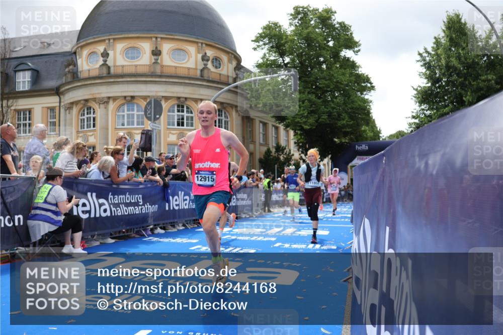 29.06.2025 - hella hamburg halbmarathon Strokosch-Dieckow http://msf.ph/oto/8244168 29.06.2025 10:38:03 Ziel 7229, 8091, 9643, 9944, 10793, 11049, 11952, 12915, 13900, 14274, 15303, 15382, 16698, 17623, 18986 meine-sportfotos.de