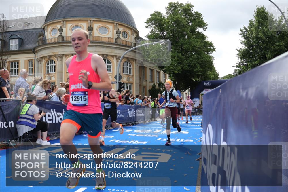 29.06.2025 - hella hamburg halbmarathon Strokosch-Dieckow http://msf.ph/oto/8244207 29.06.2025 10:38:03 Ziel 7229, 8091, 9643, 9944, 10793, 11049, 11952, 12915, 13900, 14274, 15303, 15382, 16698, 17623, 18986 meine-sportfotos.de