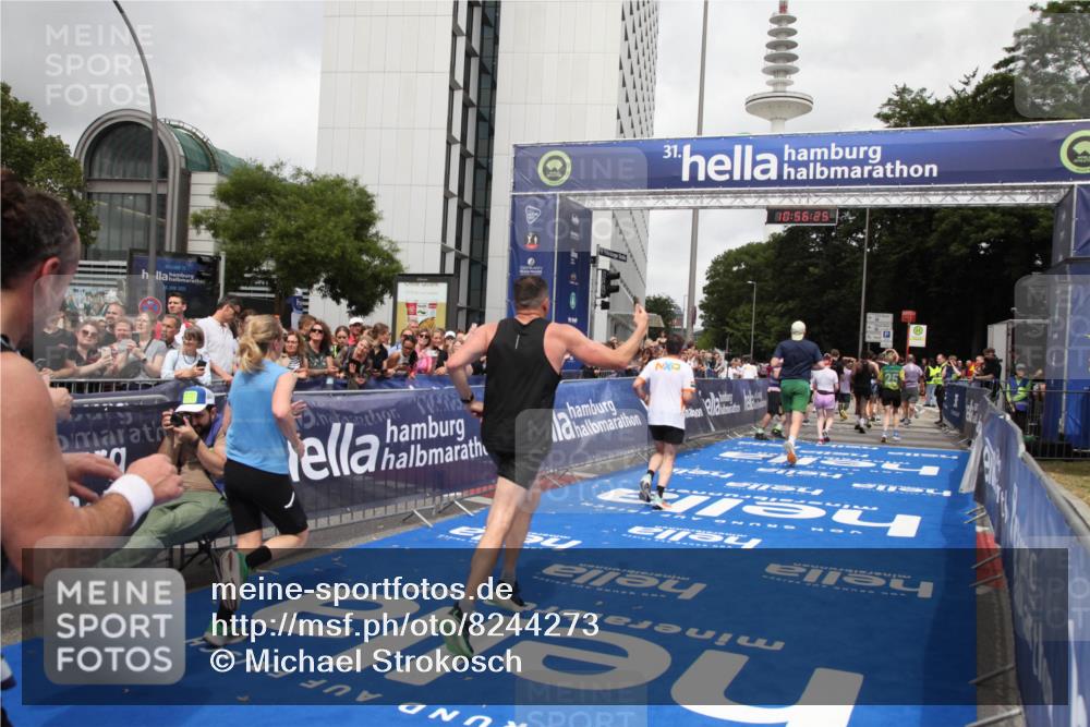 29.06.2025 - hella hamburg halbmarathon Michael Strokosch http://msf.ph/oto/8244273 29.06.2025 10:56:24 Ziel 1193, 3048, 4029, 5465, 5672, 7547, 9622, 9903, 10789, 11231, 11309, 12348, 15300, 16375, 18117, 18495, 18652, 18741, 19152 meine-sportfotos.de