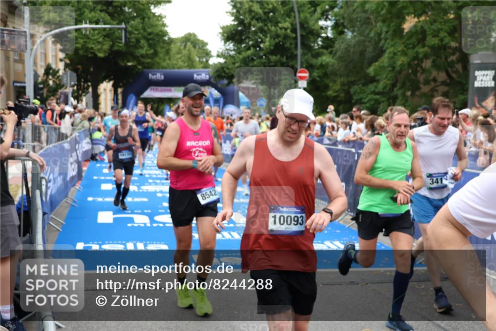 29.06.2025 - hella hamburg halbmarathon Zöllner http://msf.ph/oto/8244288 29.06.2025 10:56:41 Ziel 2083, 3413, 4152, 5721, 6416, 6759, 7037, 7646, 8311, 8542, 8652, 8744, 9488, 9562, 11083, 11870, 12509, 13863, 15145, 17259, 18340, 18899, 19120 meine-sportfotos.de