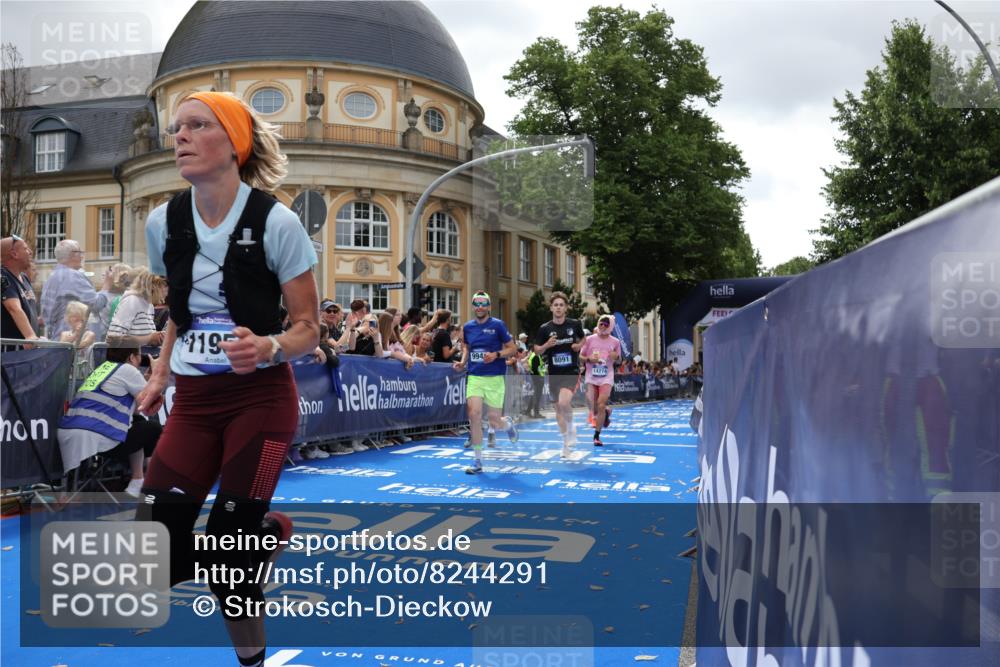 29.06.2025 - hella hamburg halbmarathon Strokosch-Dieckow http://msf.ph/oto/8244291 29.06.2025 10:38:04 Ziel 5091, 7229, 8091, 9944, 11049, 11952, 12915, 13900, 14274, 15303, 15382, 16698, 17623, 18986 meine-sportfotos.de