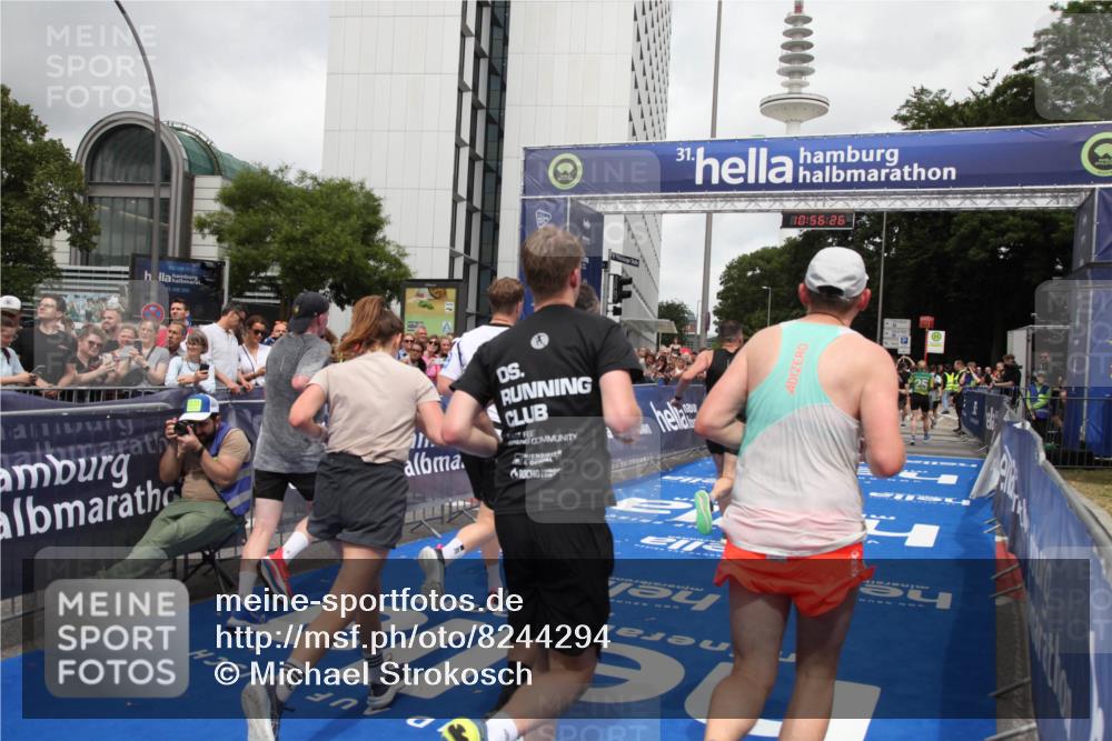 29.06.2025 - hella hamburg halbmarathon Michael Strokosch http://msf.ph/oto/8244294 29.06.2025 10:56:25 Ziel 3048, 4029, 5672, 7547, 7742, 9622, 9903, 11231, 11309, 12348, 15300, 15818, 16375, 18117, 18495, 18652, 18741, 19152 meine-sportfotos.de