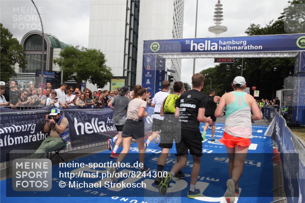 29.06.2025 - hella hamburg halbmarathon Michael Strokosch http://msf.ph/oto/8244300 29.06.2025 10:56:25 Ziel 3048, 4029, 5672, 7547, 7742, 9622, 9903, 11231, 11309, 12348, 15300, 15818, 16375, 18117, 18495, 18652, 18741, 19152 meine-sportfotos.de