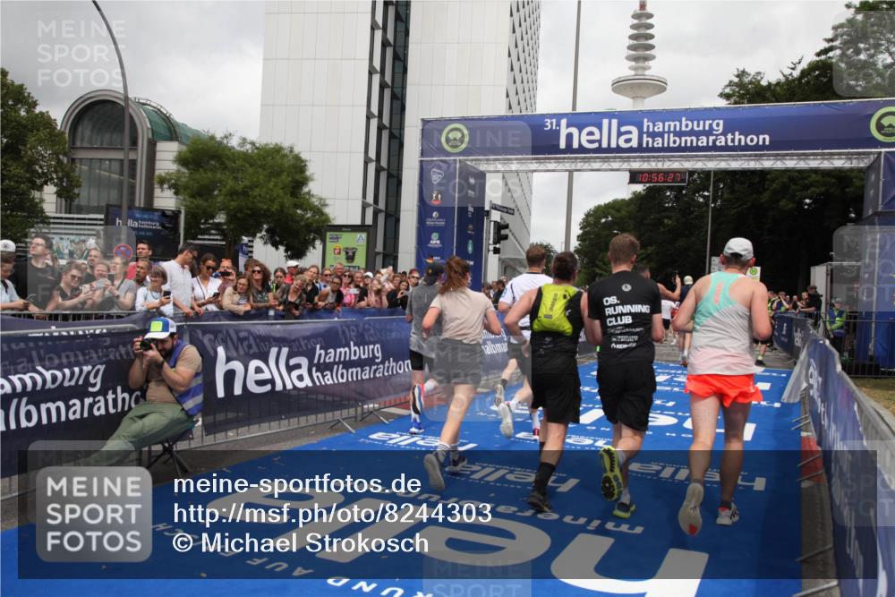 29.06.2025 - hella hamburg halbmarathon Michael Strokosch http://msf.ph/oto/8244303 29.06.2025 10:56:26 Ziel 3048, 4029, 5672, 7547, 7742, 8863, 9622, 10665, 11231, 11309, 15300, 15818, 16375, 18117, 18495, 18652, 18741 meine-sportfotos.de
