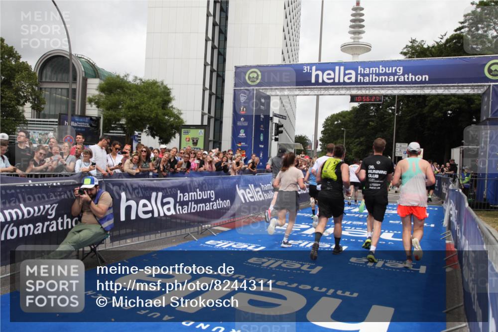 29.06.2025 - hella hamburg halbmarathon Michael Strokosch http://msf.ph/oto/8244311 29.06.2025 10:56:26 Ziel 3048, 4029, 5672, 7547, 7742, 8863, 9622, 10665, 11231, 11309, 15300, 15818, 16375, 18117, 18495, 18652, 18741 meine-sportfotos.de