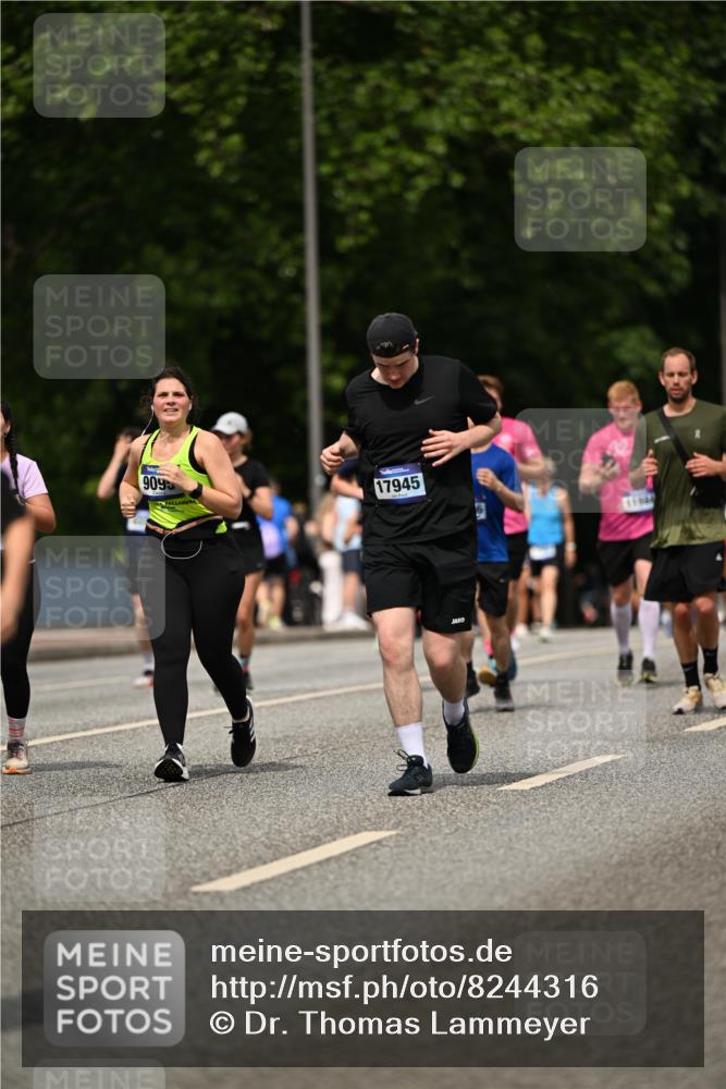 29.06.2025 - hella hamburg halbmarathon Dr. Thomas Lammeyer http://msf.ph/oto/8244316 29.06.2025 10:34:36 Kennedybrücke 2097, 2302, 3524, 4198, 4819, 6556, 6626, 7071, 7517, 9095, 9576, 9830, 10322, 10996 meine-sportfotos.de