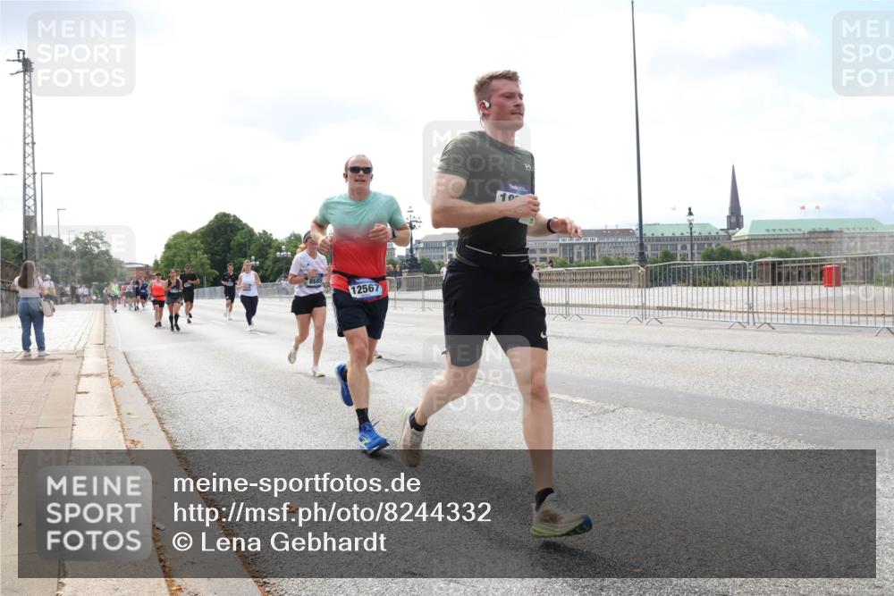 29.06.2025 - hella hamburg halbmarathon Lena Gebhardt http://msf.ph/oto/8244332 29.06.2025 10:09:55 Lombardsbrücke 1052, 1456, 1483, 1513, 1548, 1823, 3921, 4592, 5511, 7058, 7081, 7333, 7636, 8090, 8685, 8890, 9150, 9297, 9306, 9366, 9434, 9674, 9781, 9988, 10036, 10943, 11027, 12255, 12509, 12567, 13739, 15697, 16191, 16445, 16455, 16688, 16918, 17148, 17630, 17899, 18076, 18196, 18440, 18707, 19242 meine-sportfotos.de