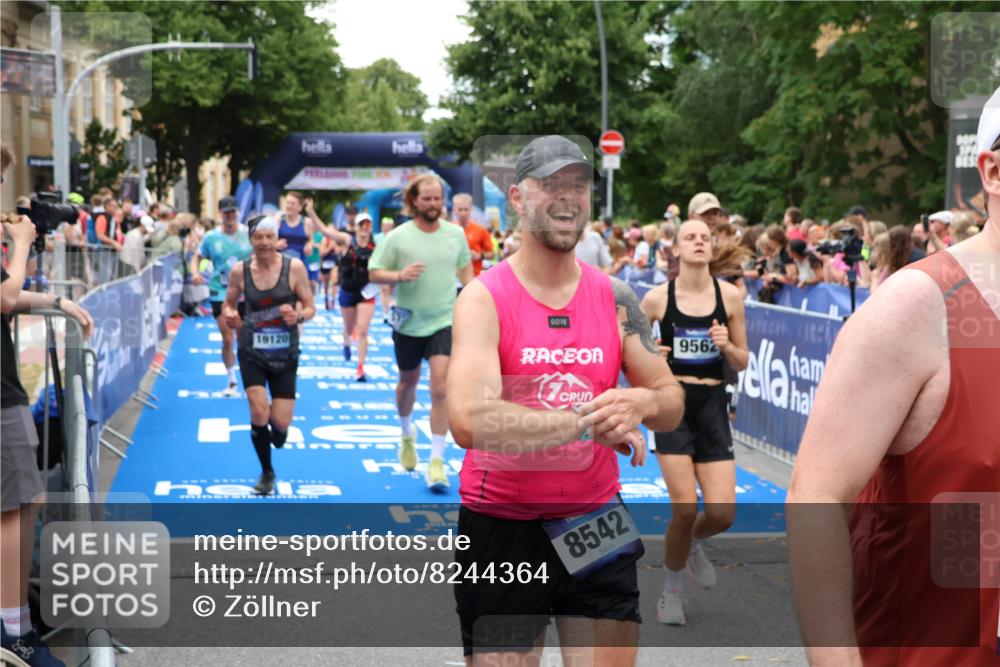29.06.2025 - hella hamburg halbmarathon Zöllner http://msf.ph/oto/8244364 29.06.2025 10:56:42 Ziel 2083, 4152, 5721, 6416, 6759, 7037, 7646, 8311, 8744, 9488, 9562, 11083, 11870, 12509, 13863, 15145, 15712, 16043, 16121, 17259, 18340, 18899, 19120 meine-sportfotos.de