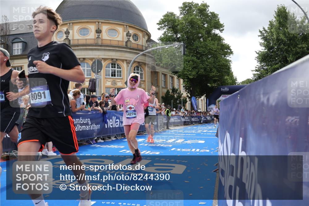 29.06.2025 - hella hamburg halbmarathon Strokosch-Dieckow http://msf.ph/oto/8244390 29.06.2025 10:38:06 Ziel 2849, 5091, 7743, 8091, 9944, 11049, 11952, 12915, 14274, 14688, 15382, 16698, 17623, 18986 meine-sportfotos.de