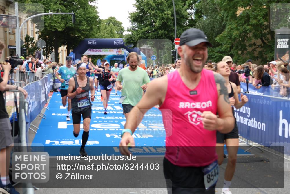 29.06.2025 - hella hamburg halbmarathon Zöllner http://msf.ph/oto/8244403 29.06.2025 10:56:42 Ziel 2083, 4152, 5721, 6416, 6759, 7037, 7646, 8311, 8744, 9488, 9562, 11083, 11870, 12509, 13863, 15145, 15712, 16043, 16121, 17259, 18340, 18899, 19120 meine-sportfotos.de