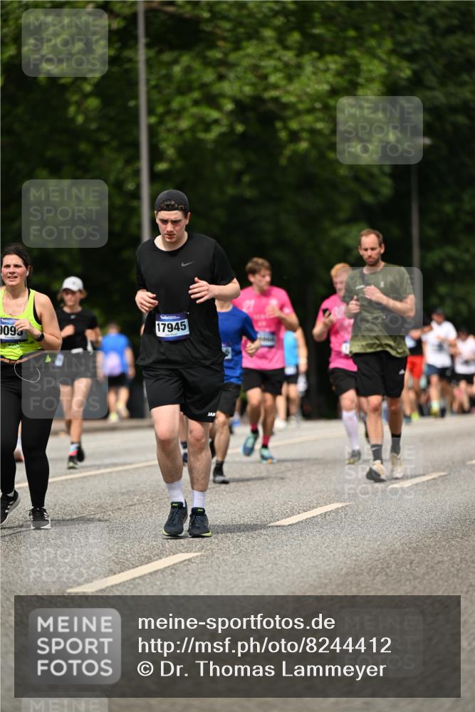 29.06.2025 - hella hamburg halbmarathon Dr. Thomas Lammeyer http://msf.ph/oto/8244412 29.06.2025 10:34:36 Kennedybrücke 2097, 2302, 3524, 4198, 4819, 6556, 6626, 7071, 7517, 9095, 9576, 9830, 10322, 10996 meine-sportfotos.de