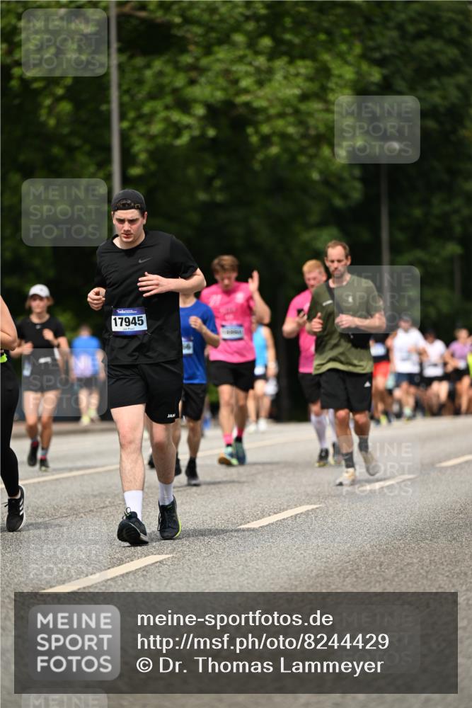 29.06.2025 - hella hamburg halbmarathon Dr. Thomas Lammeyer http://msf.ph/oto/8244429 29.06.2025 10:34:36 Kennedybrücke 2097, 2302, 3524, 4198, 4819, 6556, 6626, 7071, 7517, 9095, 9576, 9830, 10322, 10996 meine-sportfotos.de