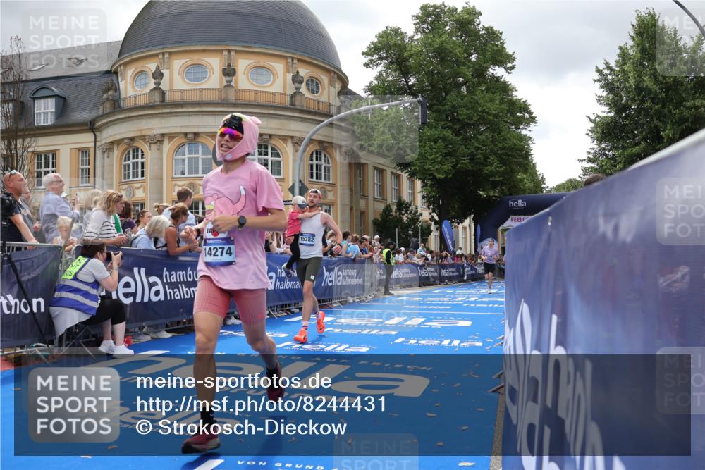 29.06.2025 - hella hamburg halbmarathon Strokosch-Dieckow http://msf.ph/oto/8244431 29.06.2025 10:38:07 Ziel 2849, 5091, 7743, 8002, 8091, 9944, 11049, 11952, 14274, 14688, 15382, 16698, 17623, 18986 meine-sportfotos.de