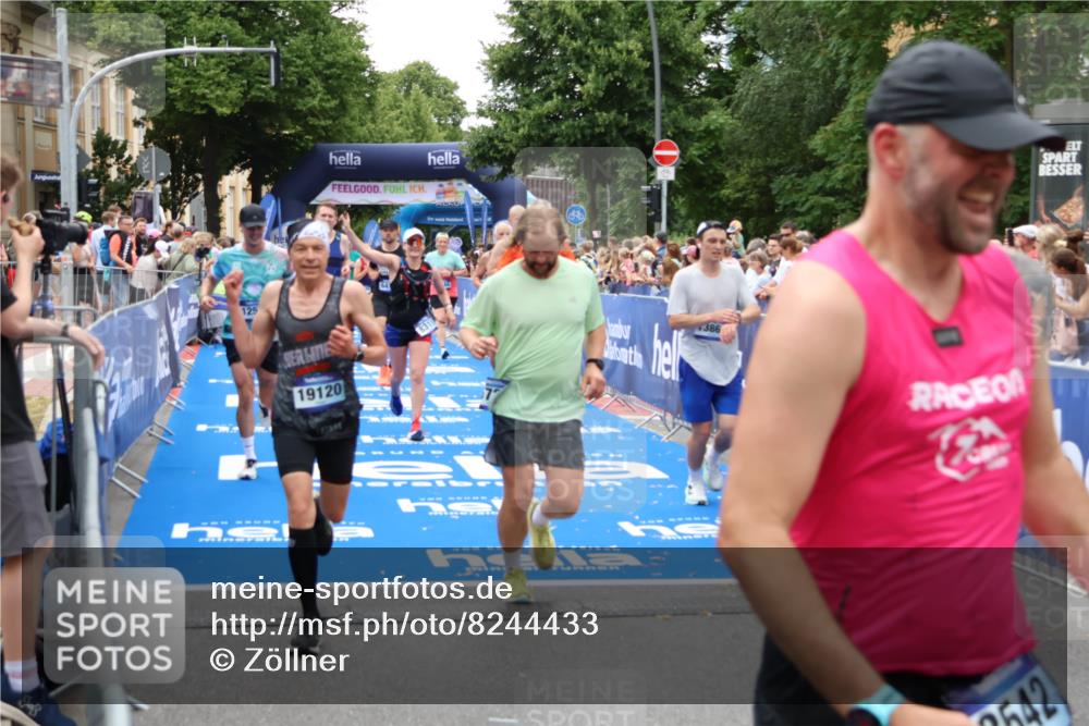 29.06.2025 - hella hamburg halbmarathon Zöllner http://msf.ph/oto/8244433 29.06.2025 10:56:42 Ziel 2083, 4152, 5721, 6416, 6759, 7037, 7646, 8311, 8744, 9488, 9562, 11083, 11870, 12509, 13863, 15145, 15712, 16043, 16121, 17259, 18340, 18899, 19120 meine-sportfotos.de
