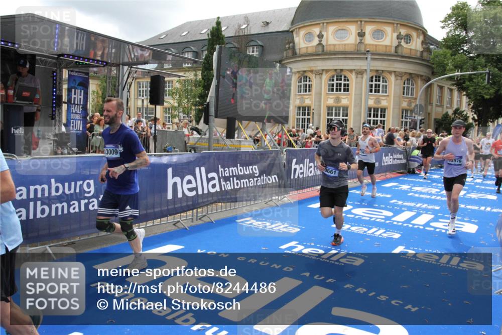 29.06.2025 - hella hamburg halbmarathon Michael Strokosch http://msf.ph/oto/8244486 29.06.2025 10:48:59 Ziel 1381, 1452, 2260, 3213, 3985, 7067, 8889, 9661, 9695, 12421, 12534, 13009, 13183, 13688, 13976, 18873 meine-sportfotos.de