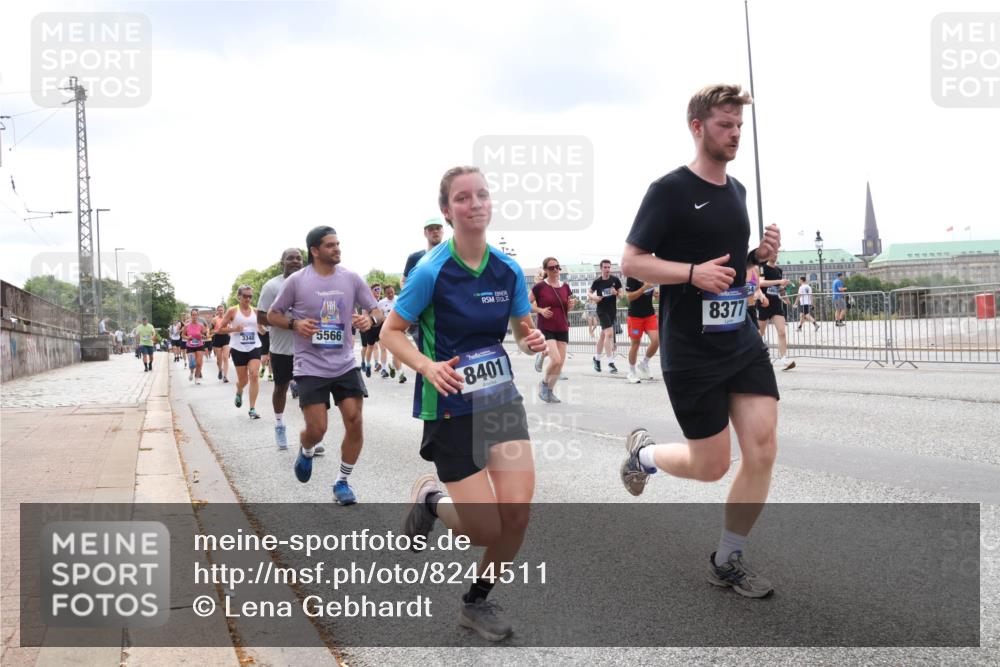 29.06.2025 - hella hamburg halbmarathon Lena Gebhardt http://msf.ph/oto/8244511 29.06.2025 10:33:57 Lombardsbrücke 1189, 1275, 1417, 1705, 1787, 1896, 2265, 2342, 2482, 2496, 2526, 2776, 2933, 3170, 3264, 3340, 3345, 3560, 3829, 3848, 4361, 4433, 4449, 4479, 4696, 4807, 4942, 5075, 5096, 5141, 5557, 5561, 5566, 5569, 5584, 5691, 5821, 5822, 5887, 6109, 6364, 6515, 6516, 6854, 6956, 6999, 7027, 7324, 7329, 7565, 7653, 8021, 8157, 8202, 8277, 8282, 8375, 8377, 8383, 8401, 8891, 9094, 9234, 9258, 9438, 9799, 9875, 9995, 10007, 10071, 10360, 10561, 11811 meine-sportfotos.de