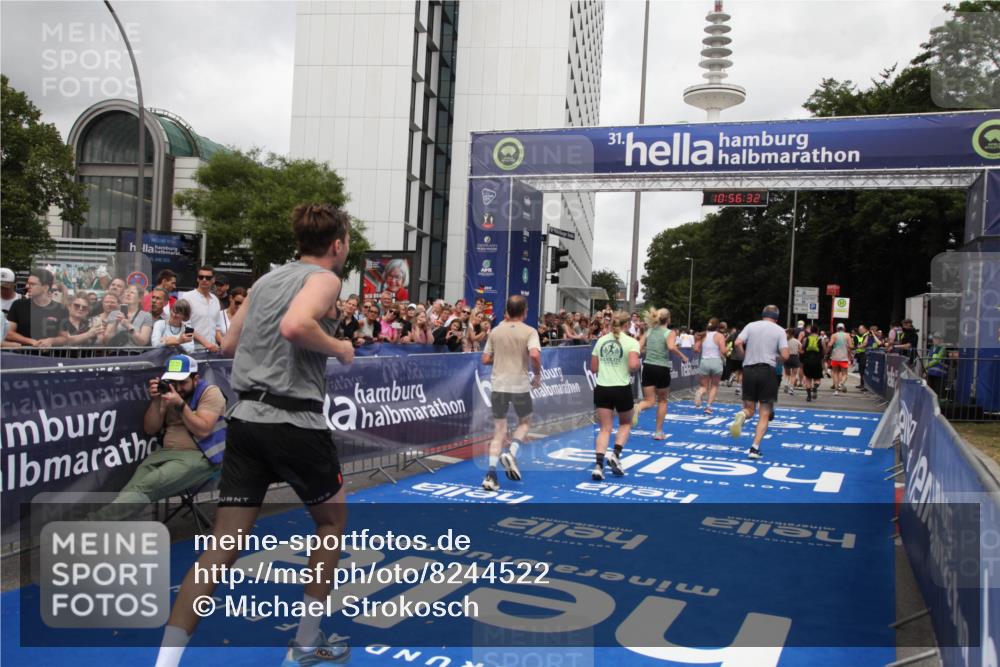 29.06.2025 - hella hamburg halbmarathon Michael Strokosch http://msf.ph/oto/8244522 29.06.2025 10:56:31 Ziel 1583, 3048, 4029, 5672, 6399, 7742, 8863, 9622, 10665, 11231, 15407, 15818, 16257, 16261, 17268, 17734, 18746, 18835 meine-sportfotos.de