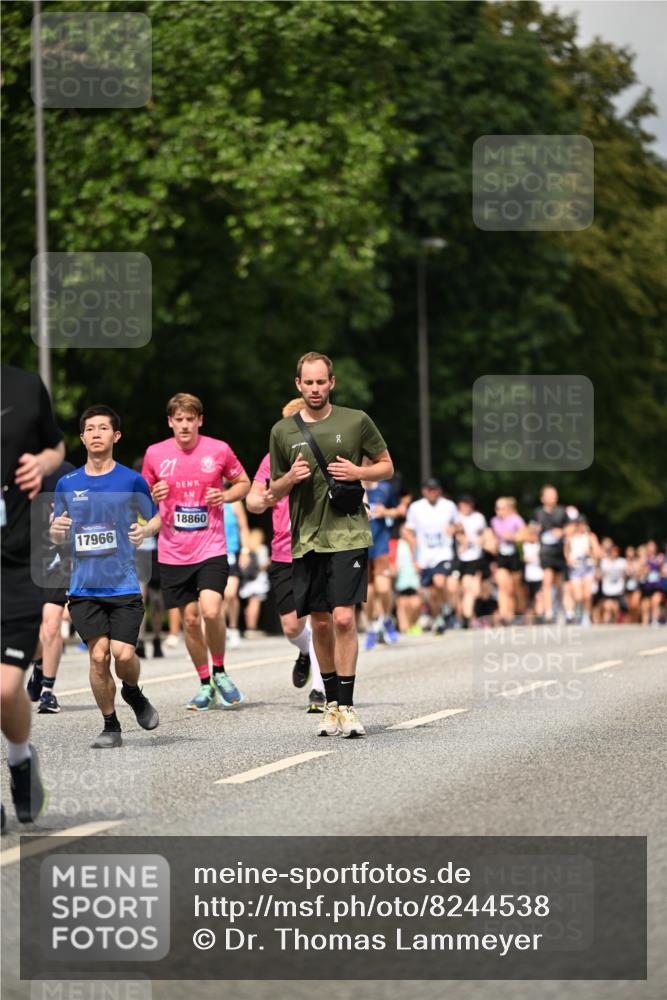 29.06.2025 - hella hamburg halbmarathon Dr. Thomas Lammeyer http://msf.ph/oto/8244538 29.06.2025 10:34:37 Kennedybrücke 2097, 2302, 3524, 4198, 4819, 6556, 6626, 7071, 7517, 8792, 9095, 9576, 9830, 10322, 10996 meine-sportfotos.de