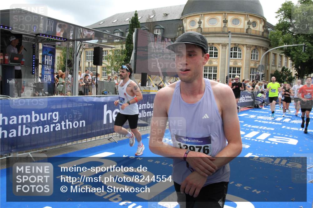 29.06.2025 - hella hamburg halbmarathon Michael Strokosch http://msf.ph/oto/8244554 29.06.2025 10:49:01 Ziel 1381, 1452, 2260, 3213, 3985, 7067, 7297, 8821, 8889, 9661, 9695, 12534, 13009, 13183, 13688, 13976, 18873 meine-sportfotos.de