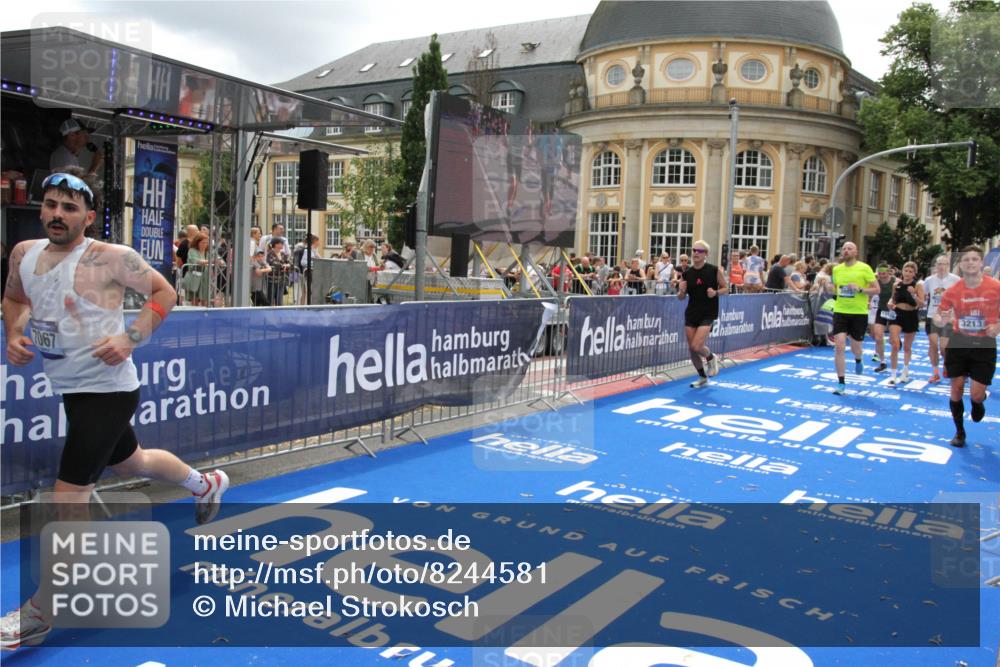 29.06.2025 - hella hamburg halbmarathon Michael Strokosch http://msf.ph/oto/8244581 29.06.2025 10:49:01 Ziel 1381, 1452, 2260, 3213, 3985, 7067, 7297, 8821, 8889, 9661, 9695, 12534, 13009, 13183, 13688, 13976, 18873 meine-sportfotos.de