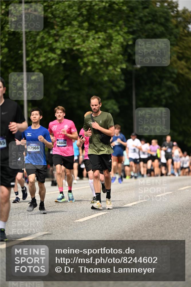 29.06.2025 - hella hamburg halbmarathon Dr. Thomas Lammeyer http://msf.ph/oto/8244602 29.06.2025 10:34:38 Kennedybrücke 2097, 2302, 3524, 4198, 4819, 6556, 6620, 6626, 7071, 7517, 8792, 9095, 9576, 9830, 10322, 10996 meine-sportfotos.de