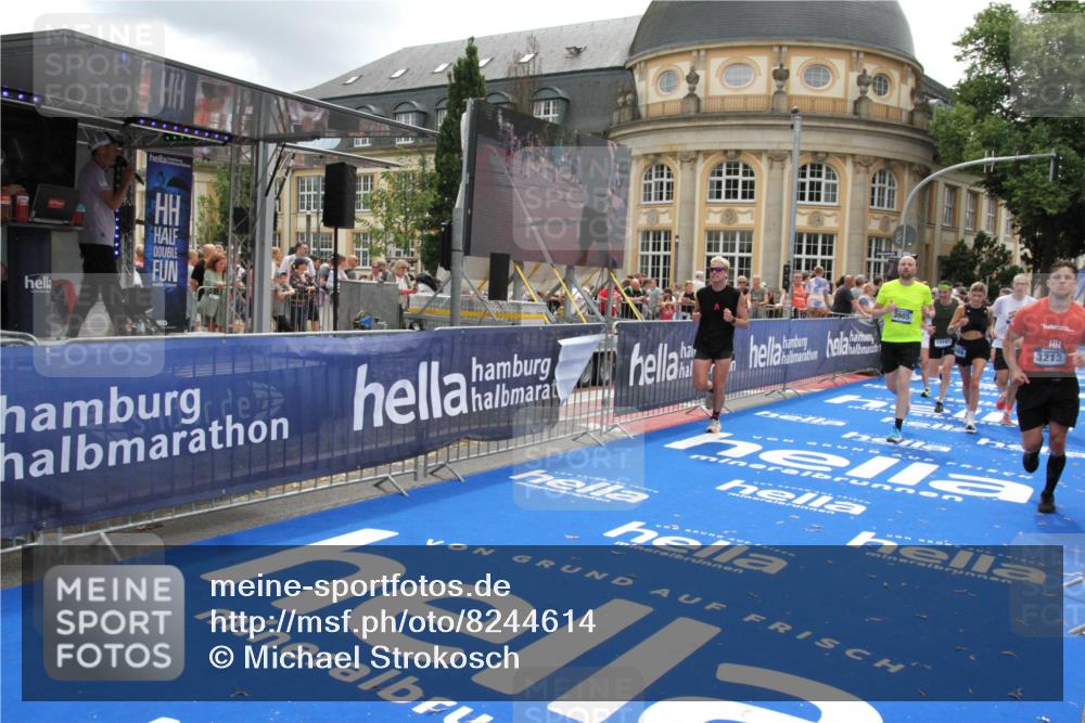 29.06.2025 - hella hamburg halbmarathon Michael Strokosch http://msf.ph/oto/8244614 29.06.2025 10:49:01 Ziel 1381, 1452, 2260, 3213, 3985, 7067, 7297, 8821, 8889, 9661, 9695, 12534, 13009, 13183, 13688, 13976, 18873 meine-sportfotos.de