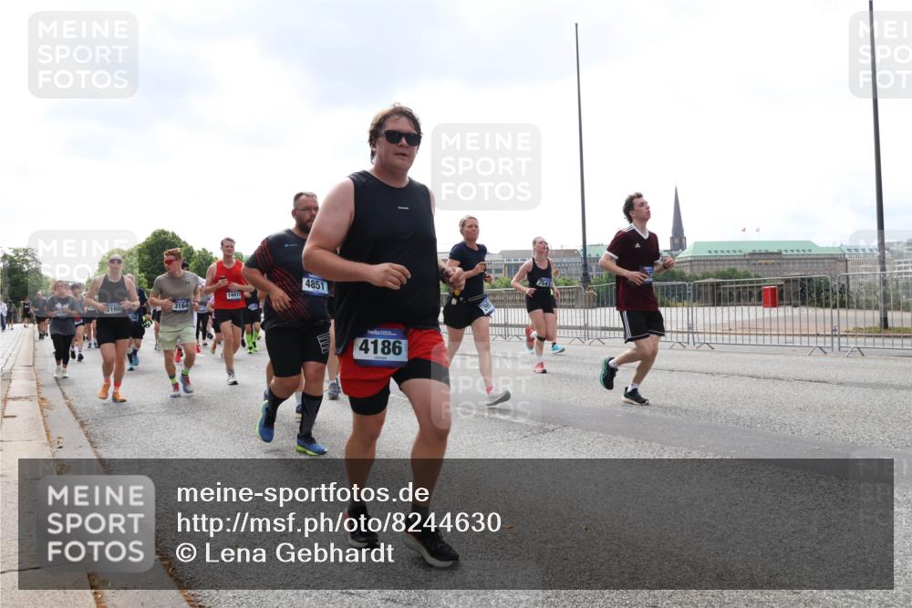 29.06.2025 - hella hamburg halbmarathon Lena Gebhardt http://msf.ph/oto/8244630 29.06.2025 10:45:27 Lombardsbrücke 1024, 1033, 1060, 1085, 1685, 1713, 1798, 2007, 2008, 2216, 2217, 2550, 2657, 2664, 2779, 2973, 3160, 3164, 3357, 3377, 3879, 3993, 4099, 4102, 4186, 4224, 4306, 4337, 4388, 4504, 4820, 4851, 5044, 5099, 5108, 5190, 5339, 5636, 5949, 6150, 6509, 6763, 6788, 6911, 6922, 6980, 7283, 7530, 7541, 7699, 7859, 7912, 8594, 8605, 8745, 8762, 8907, 9620, 10030, 10182, 10225, 10562, 10566, 11314, 12198, 12332, 12334, 12394 meine-sportfotos.de