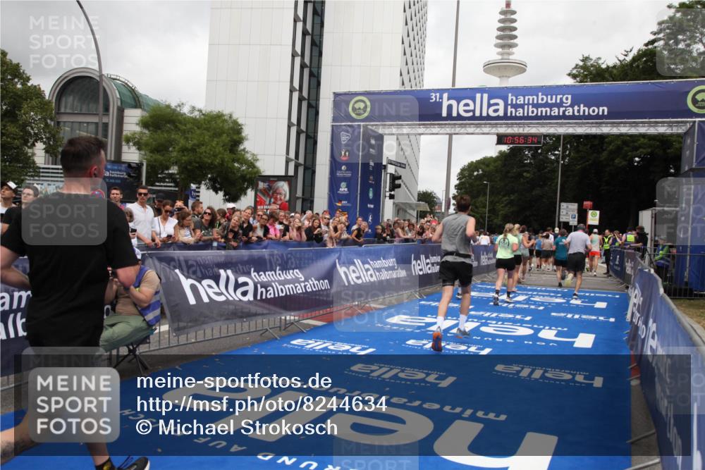 29.06.2025 - hella hamburg halbmarathon Michael Strokosch http://msf.ph/oto/8244634 29.06.2025 10:56:33 Ziel 1583, 3048, 3413, 5744, 6399, 7742, 8542, 8652, 8863, 9622, 10093, 10665, 15407, 15818, 16257, 16261, 17268, 17734, 18746, 18835 meine-sportfotos.de