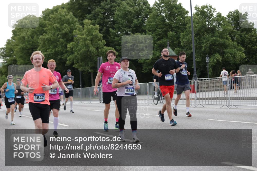29.06.2025 - hella hamburg halbmarathon Jannik Wohlers http://msf.ph/oto/8244659 29.06.2025 10:30:14 Lombardsbrücke 1059, 1647, 2569, 2754, 2755, 3281, 4198, 4575, 4819, 6344, 6556, 7071, 7120, 9830, 11984, 12460, 12461, 12687, 12688, 14216, 14421, 15299, 15757, 15789, 16504, 16791, 16864, 18362, 18795, 18860 meine-sportfotos.de