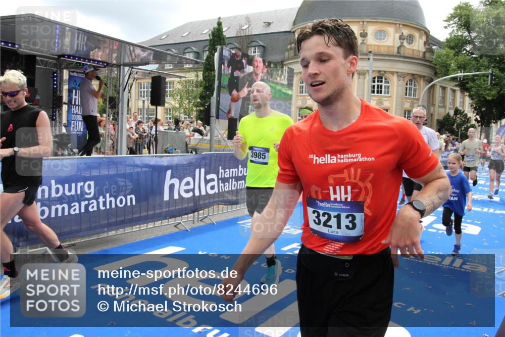 29.06.2025 - hella hamburg halbmarathon Michael Strokosch http://msf.ph/oto/8244696 29.06.2025 10:49:03 Ziel 1381, 1452, 2260, 3213, 3985, 7067, 7297, 8302, 8821, 8889, 9695, 12534, 13183, 13614, 13688, 16627, 17632 meine-sportfotos.de