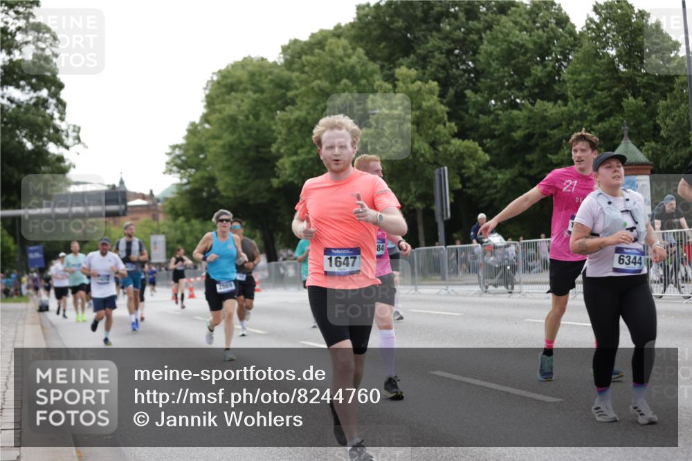 29.06.2025 - hella hamburg halbmarathon Jannik Wohlers http://msf.ph/oto/8244760 29.06.2025 10:30:15 Lombardsbrücke 1059, 1647, 2569, 2754, 2755, 3281, 4198, 4575, 4819, 6344, 6556, 7071, 7120, 9830, 11984, 12460, 12461, 12687, 12688, 14216, 14421, 15299, 15757, 15789, 16504, 16791, 18362, 18795, 18860 meine-sportfotos.de