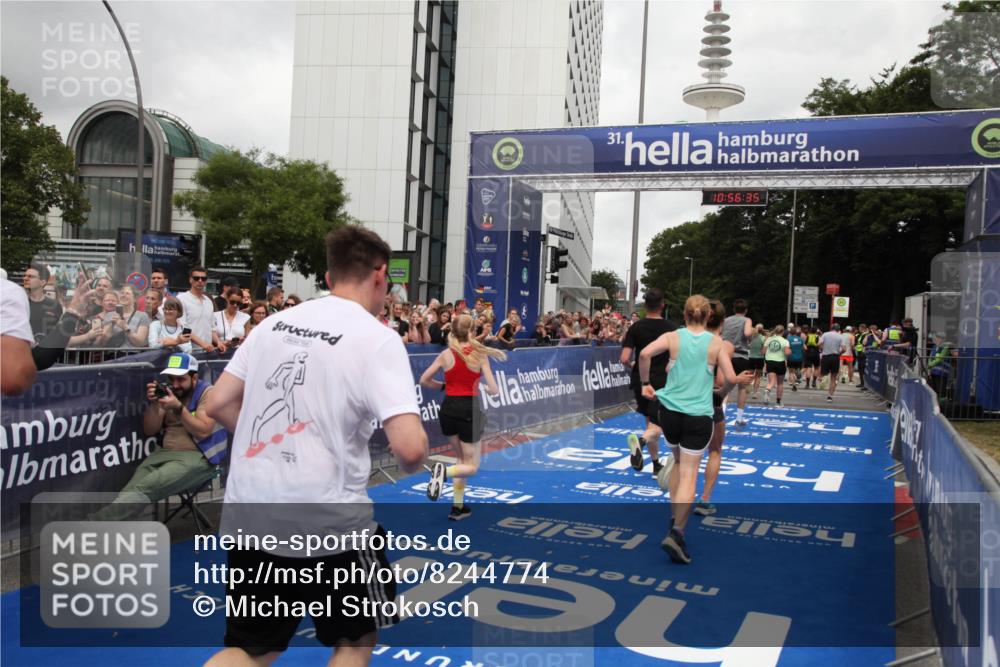 29.06.2025 - hella hamburg halbmarathon Michael Strokosch http://msf.ph/oto/8244774 29.06.2025 10:56:34 Ziel 1583, 3413, 5744, 6399, 7742, 8542, 8652, 8863, 9562, 10093, 10665, 15407, 15818, 16257, 16261, 17268, 17734, 18746, 18835 meine-sportfotos.de