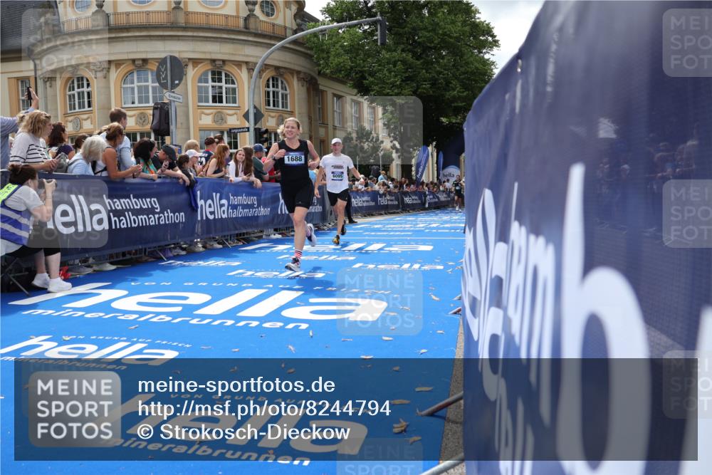 29.06.2025 - hella hamburg halbmarathon Strokosch-Dieckow http://msf.ph/oto/8244794 29.06.2025 10:38:19 Ziel 1042, 1688, 1710, 2745, 2849, 3014, 3431, 3790, 6095, 7110, 7743, 8002, 14688, 14992, 16075, 18584, 18761 meine-sportfotos.de