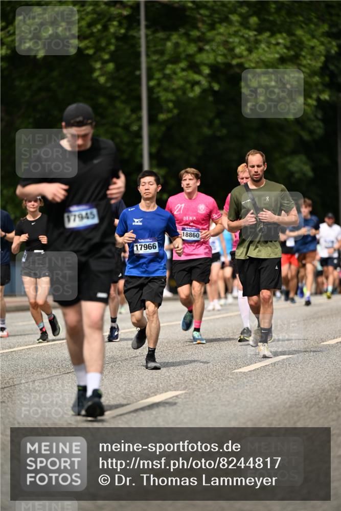 29.06.2025 - hella hamburg halbmarathon Dr. Thomas Lammeyer http://msf.ph/oto/8244817 29.06.2025 10:34:38 Kennedybrücke 2097, 2302, 3524, 4198, 4819, 6556, 6620, 6626, 7071, 7517, 8792, 9095, 9576, 9830, 10322, 10996 meine-sportfotos.de