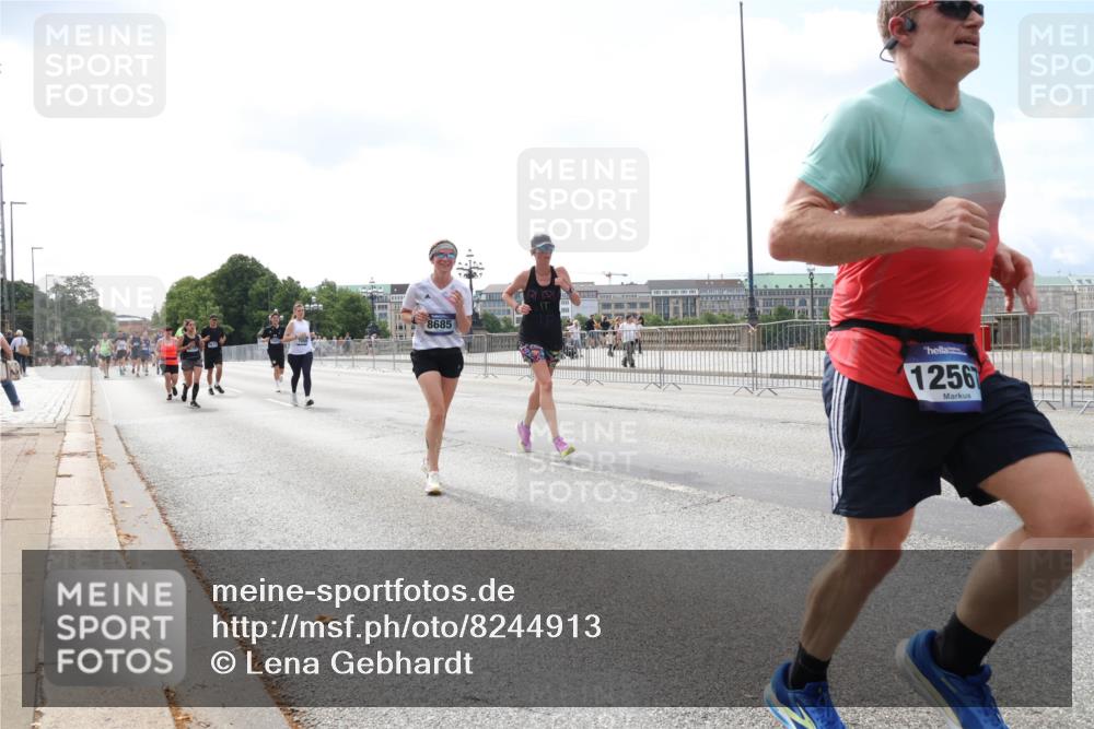 29.06.2025 - hella hamburg halbmarathon Lena Gebhardt http://msf.ph/oto/8244913 29.06.2025 10:09:56 Lombardsbrücke 1052, 1456, 1483, 1513, 1548, 1823, 3921, 4592, 5511, 7058, 7081, 7333, 7636, 8090, 8219, 8685, 8890, 9150, 9297, 9306, 9366, 9434, 9674, 9781, 9988, 10036, 10943, 11027, 12255, 12509, 12567, 13739, 16191, 16445, 16455, 16688, 16918, 17148, 17630, 17899, 18076, 18196, 18440, 18707, 19242 meine-sportfotos.de