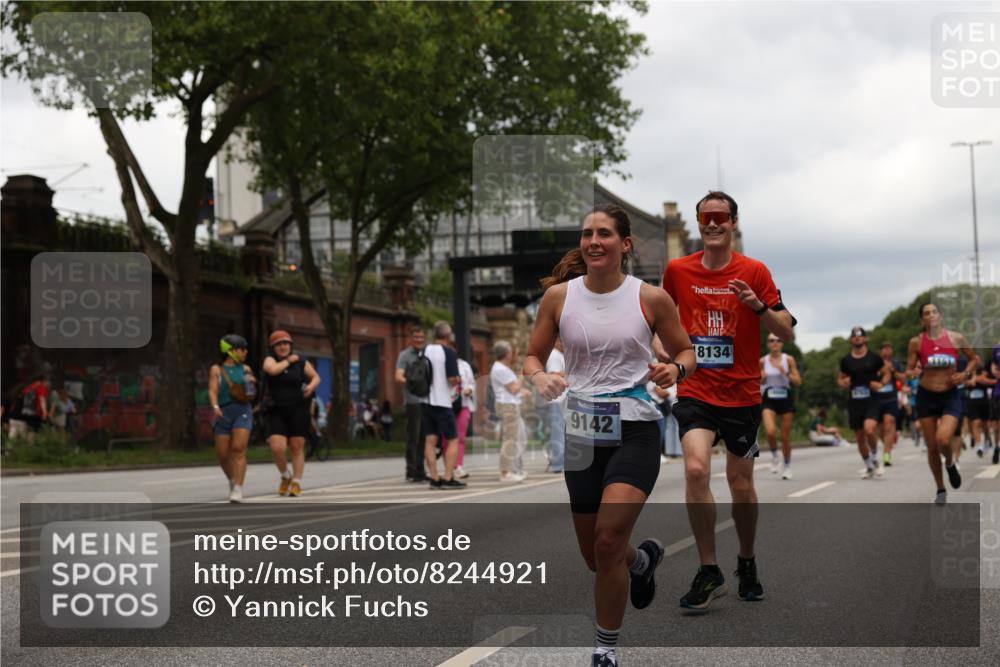 29.06.2025 - hella hamburg halbmarathon Yannick Fuchs http://msf.ph/oto/8244921 29.06.2025 10:47:37 20KM 1030, 1061, 1151, 1502, 1706, 1727, 2058, 2070, 2082, 2354, 2518, 2630, 3096, 3208, 3209, 3819, 4770, 5020, 5638, 5866, 6481, 6511, 6512, 6629, 6762, 6877, 6942, 7177, 7274, 7864, 7918, 8335, 8390, 8447, 9142, 10549, 10891, 10895, 11068, 11844, 12379, 12413, 12490, 12632, 12909, 13032, 13033, 13289, 13397, 13865, 13912, 13997, 15061, 15126, 15441, 15497, 15502, 15838, 15856, 15946, 16477, 16538, 17348, 18134, 18143, 18418, 18487, 18590 meine-sportfotos.de