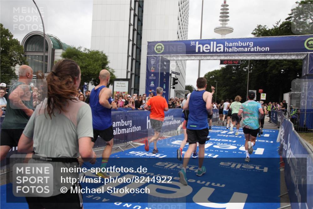 29.06.2025 - hella hamburg halbmarathon Michael Strokosch http://msf.ph/oto/8244922 29.06.2025 10:56:41 Ziel 2083, 3413, 4152, 5721, 5744, 6416, 6759, 7037, 7646, 8311, 8542, 8652, 8744, 9488, 9562, 10093, 11083, 11870, 12509, 13863, 15145, 17259, 18340, 18899, 19120 meine-sportfotos.de