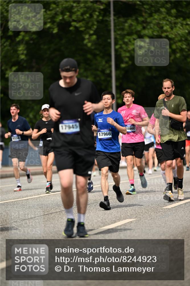 29.06.2025 - hella hamburg halbmarathon Dr. Thomas Lammeyer http://msf.ph/oto/8244923 29.06.2025 10:34:38 Kennedybrücke 2097, 2302, 3524, 4198, 4819, 6556, 6620, 6626, 7071, 7517, 8792, 9095, 9576, 9830, 10322, 10996 meine-sportfotos.de
