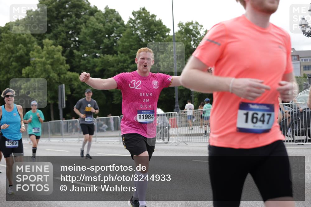 29.06.2025 - hella hamburg halbmarathon Jannik Wohlers http://msf.ph/oto/8244933 29.06.2025 10:30:17 Lombardsbrücke 1059, 1472, 1647, 2505, 2569, 2754, 2755, 3281, 4198, 4575, 4819, 6344, 6556, 7071, 7120, 9830, 11984, 12460, 12461, 14216, 14421, 15299, 15757, 15789, 16504, 16791, 18362, 18795, 18860 meine-sportfotos.de