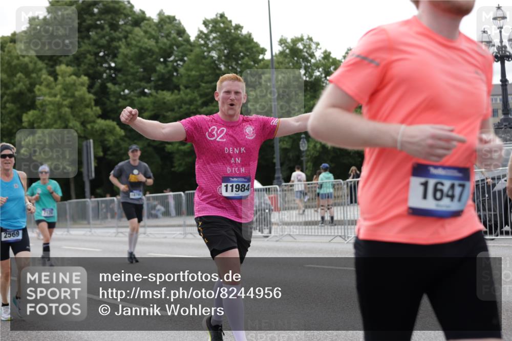 29.06.2025 - hella hamburg halbmarathon Jannik Wohlers http://msf.ph/oto/8244956 29.06.2025 10:30:17 Lombardsbrücke 1059, 1472, 1647, 2505, 2569, 2754, 2755, 3281, 4198, 4575, 4819, 6344, 6556, 7071, 7120, 9830, 11984, 12460, 12461, 14216, 14421, 15299, 15757, 15789, 16504, 16791, 18362, 18795, 18860 meine-sportfotos.de