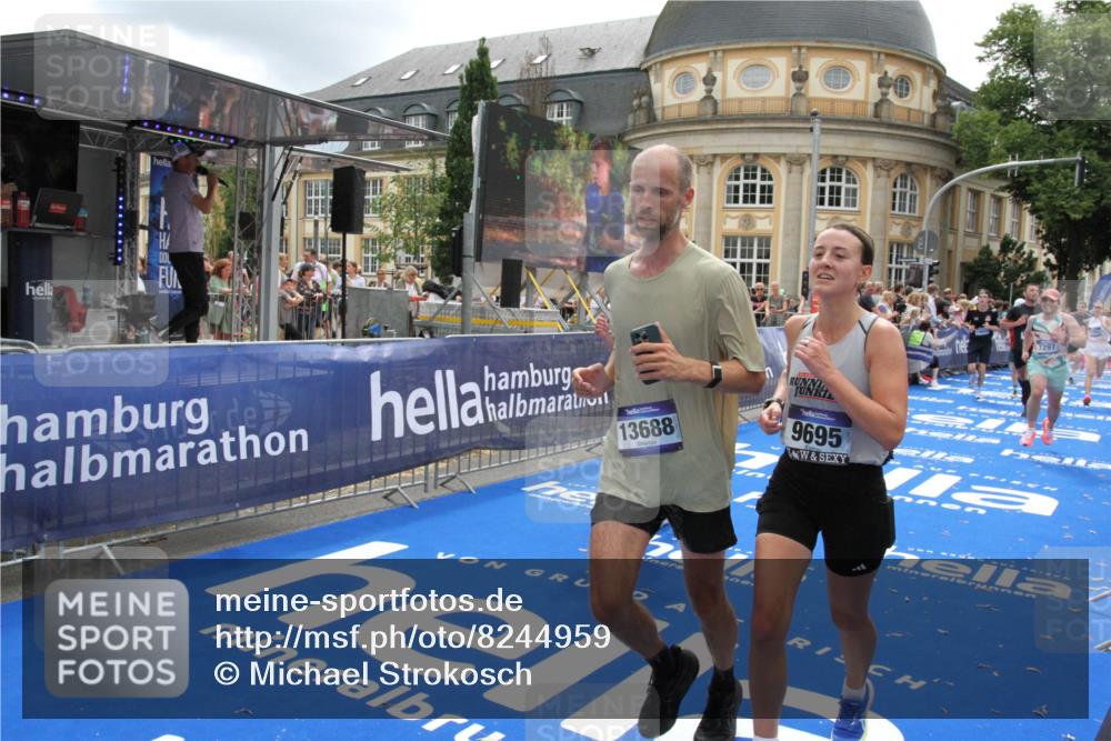 29.06.2025 - hella hamburg halbmarathon Michael Strokosch http://msf.ph/oto/8244959 29.06.2025 10:49:06 Ziel 1381, 1452, 2260, 3985, 4832, 4847, 4890, 7297, 8302, 8821, 8889, 9695, 13183, 13614, 13688, 16627, 17632 meine-sportfotos.de
