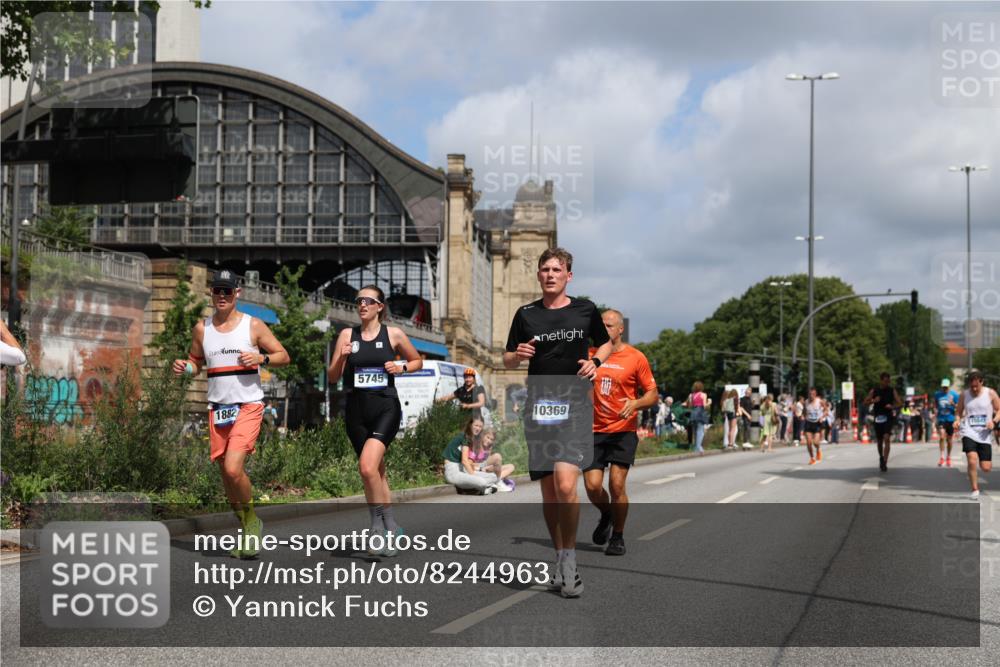 29.06.2025 - hella hamburg halbmarathon Yannick Fuchs http://msf.ph/oto/8244963 29.06.2025 10:35:07 20KM 1882, 1912, 2324, 2714, 2750, 2949, 3332, 4843, 4889, 5050, 5745, 5803, 5916, 6080, 7080, 7284, 8370, 8465, 8629, 9979, 10369, 10900, 10934, 10968, 11731, 11767, 11959, 12088, 12365, 12540, 12704, 12865, 13029, 13158, 13667, 14092, 14820, 14924, 15015, 15424, 15493, 15542, 15689, 17214, 17620, 17724, 18173, 18192, 18614 meine-sportfotos.de