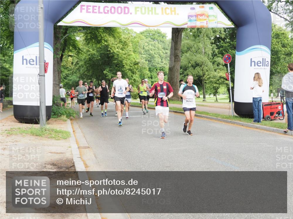29.06.2025 - hella hamburg halbmarathon MichiJ http://msf.ph/oto/8245017 29.06.2025 10:28:13 Zwischen KM18-KM19 2546, 10900, 11305, 12865, 13190, 15336, 15435, 15556, 16656 meine-sportfotos.de