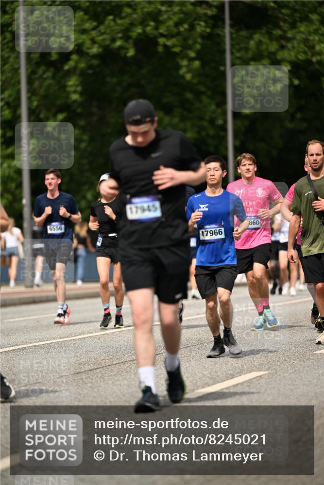 29.06.2025 - hella hamburg halbmarathon Dr. Thomas Lammeyer http://msf.ph/oto/8245021 29.06.2025 10:34:39 Kennedybrücke 2097, 2302, 3524, 4198, 4819, 6556, 6620, 6626, 7071, 7517, 8792, 9095, 9576, 9830, 10322, 10996 meine-sportfotos.de