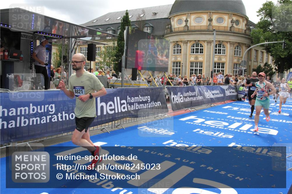 29.06.2025 - hella hamburg halbmarathon Michael Strokosch http://msf.ph/oto/8245023 29.06.2025 10:49:07 Ziel 1381, 1452, 4832, 4847, 4890, 7297, 8302, 8821, 9695, 13614, 13688, 16627, 17173, 17632, 18598 meine-sportfotos.de