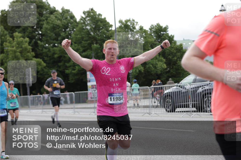 29.06.2025 - hella hamburg halbmarathon Jannik Wohlers http://msf.ph/oto/8245037 29.06.2025 10:30:17 Lombardsbrücke 1059, 1472, 1647, 2505, 2569, 2754, 2755, 3281, 4198, 4575, 4819, 6344, 6556, 7071, 7120, 9830, 11984, 12460, 12461, 14216, 14421, 15299, 15757, 15789, 16504, 16791, 18362, 18795, 18860 meine-sportfotos.de