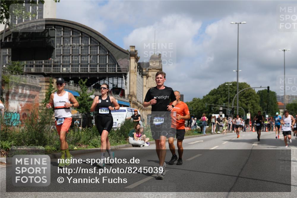 29.06.2025 - hella hamburg halbmarathon Yannick Fuchs http://msf.ph/oto/8245039 29.06.2025 10:35:07 20KM 1882, 1912, 2324, 2714, 2750, 2949, 3332, 4843, 4889, 5050, 5745, 5803, 5916, 6080, 7080, 7284, 8370, 8465, 8629, 9979, 10369, 10900, 10934, 10968, 11731, 11767, 11959, 12088, 12365, 12540, 12704, 12865, 13029, 13158, 13667, 14092, 14820, 14924, 15015, 15424, 15493, 15542, 15689, 17214, 17620, 17724, 18173, 18192, 18614 meine-sportfotos.de