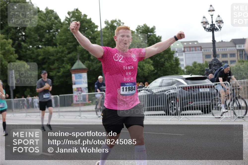 29.06.2025 - hella hamburg halbmarathon Jannik Wohlers http://msf.ph/oto/8245085 29.06.2025 10:30:17 Lombardsbrücke 1059, 1472, 1647, 2505, 2569, 2754, 2755, 3281, 4198, 4575, 4819, 6344, 6556, 7071, 7120, 9830, 11984, 12460, 12461, 14216, 14421, 15299, 15757, 15789, 16504, 16791, 18362, 18795, 18860 meine-sportfotos.de