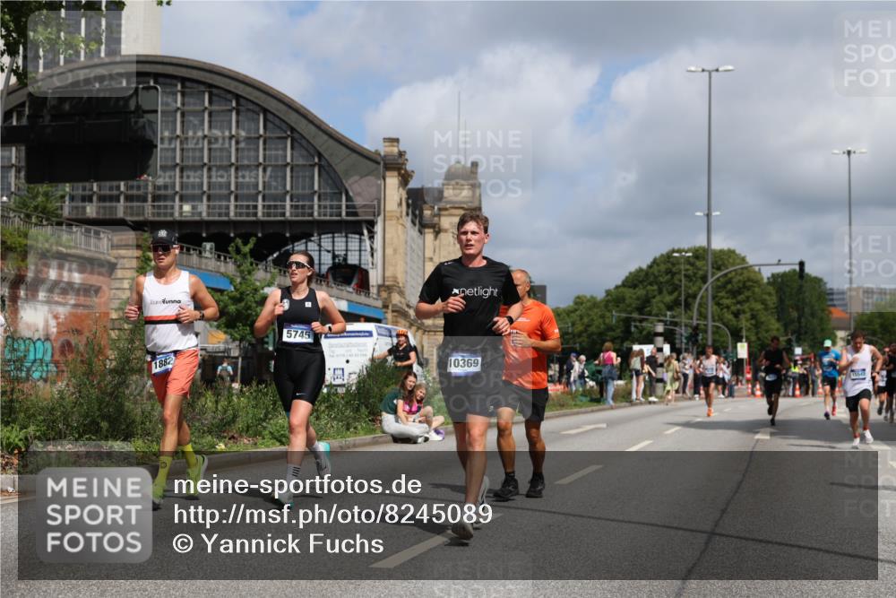 29.06.2025 - hella hamburg halbmarathon Yannick Fuchs http://msf.ph/oto/8245089 29.06.2025 10:35:07 20KM 1882, 1912, 2324, 2714, 2750, 2949, 3332, 4843, 4889, 5050, 5745, 5803, 5916, 6080, 7080, 7284, 8370, 8465, 8629, 9979, 10369, 10900, 10934, 10968, 11731, 11767, 11959, 12088, 12365, 12540, 12704, 12865, 13029, 13158, 13667, 14092, 14820, 14924, 15015, 15424, 15493, 15542, 15689, 17214, 17620, 17724, 18173, 18192, 18614 meine-sportfotos.de